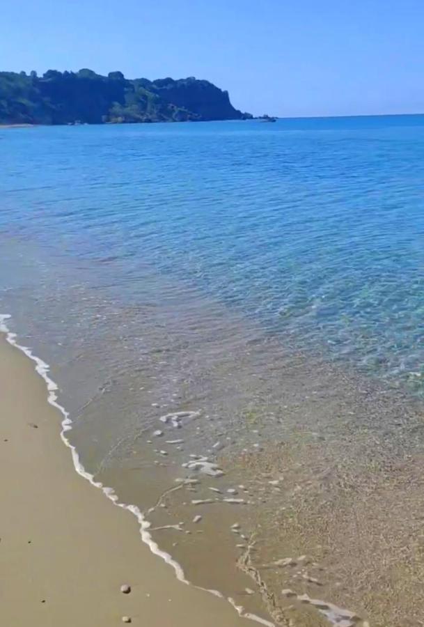 Tetraktys Estate Beachside Υδωρ Ágios Matthaíos Zewnętrze zdjęcie